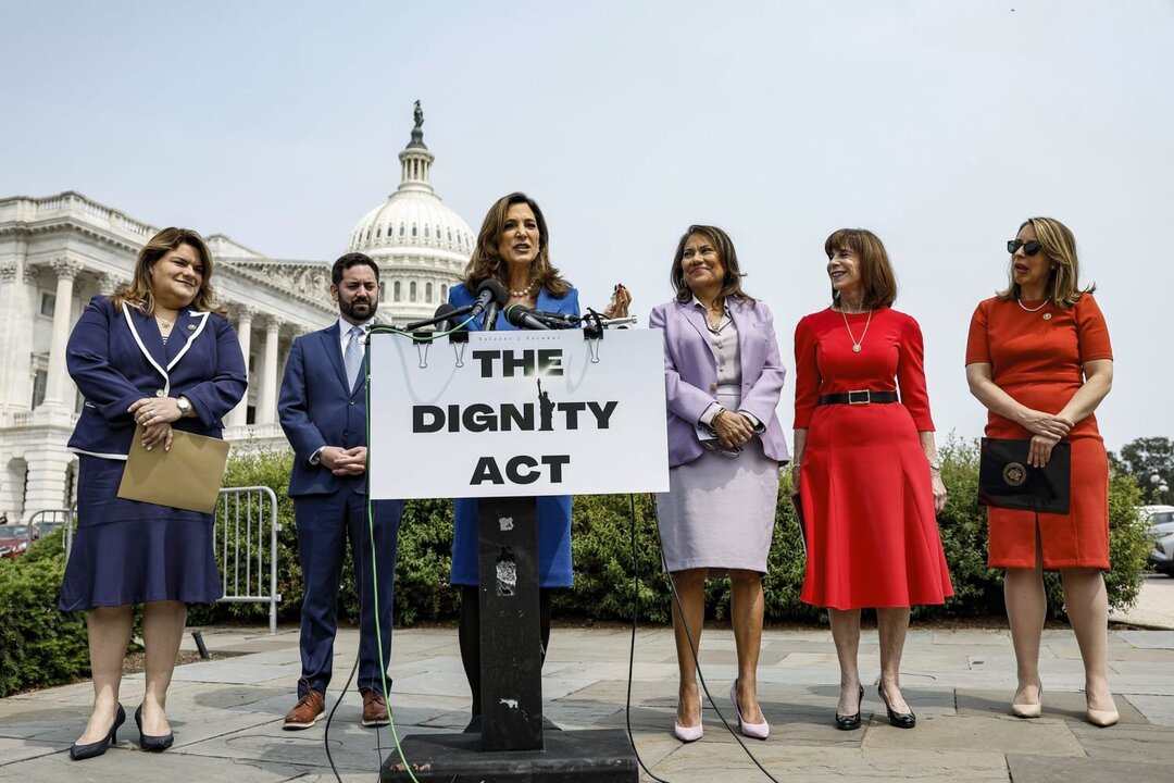 GOP Representative Proposes Immigration Bill with Migrant Protections