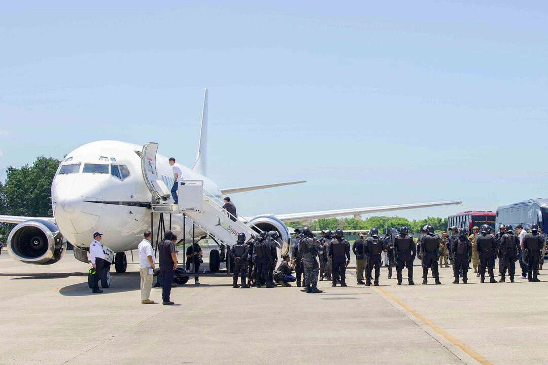 Venezuela Frees 10 Americans in Prisoner Exchange with El Salvador
