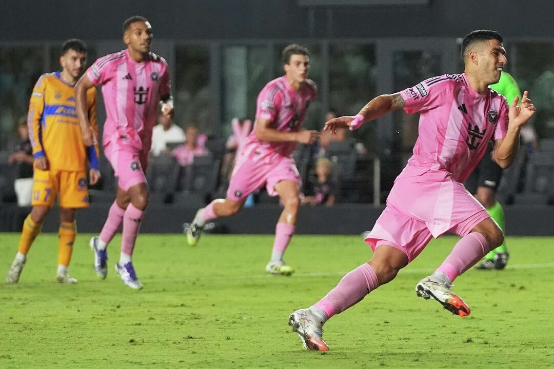 Inter Miami Coach Scrutinized for Phone Instructions After Red Card