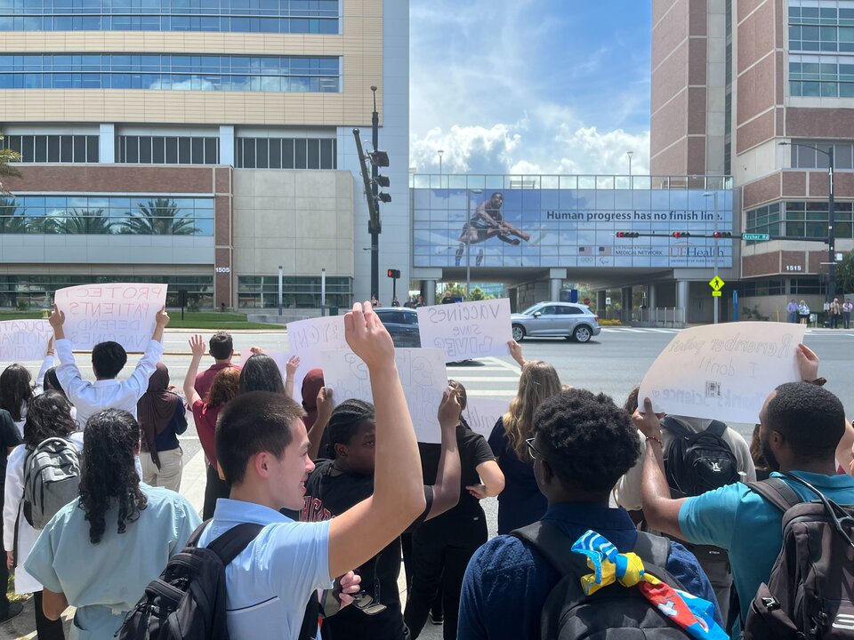 UF Medical Students Protest Repeal of Vaccine Mandate