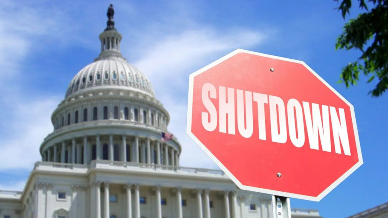 Federal Workers Voice Anger Amid U.S. Shutdown