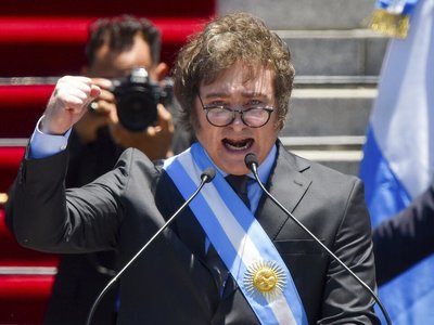 Argentina’s government under President Javier Milei Alleges Dollar Reserves Depleted to Defend Peso, Estimate Only $1 Billion Remains