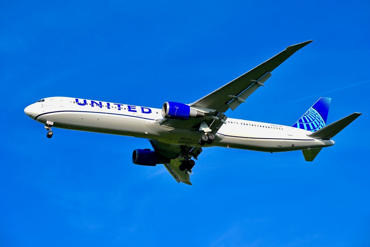 United Flight Turns Back After Laptop Slides into Cargo Hold