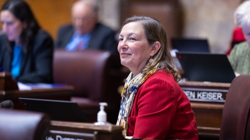 Washington Lawmakers Ordered to Freeze New Spending as Budget Deficit Looms