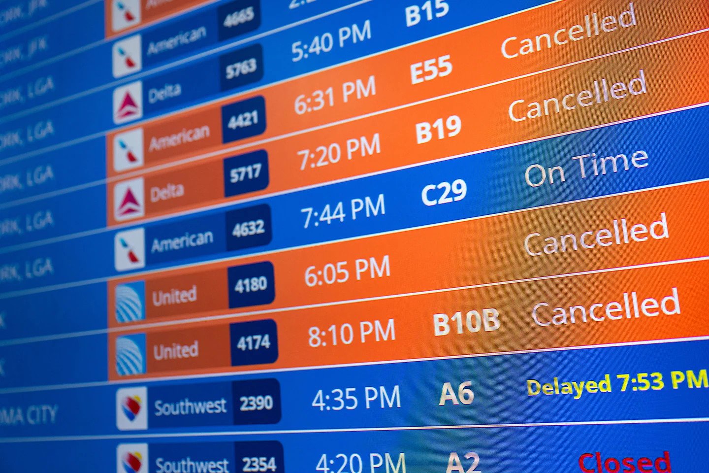 Flight Cancellations Exceed Two Thousand as US Shutdown Disrupts Aviation