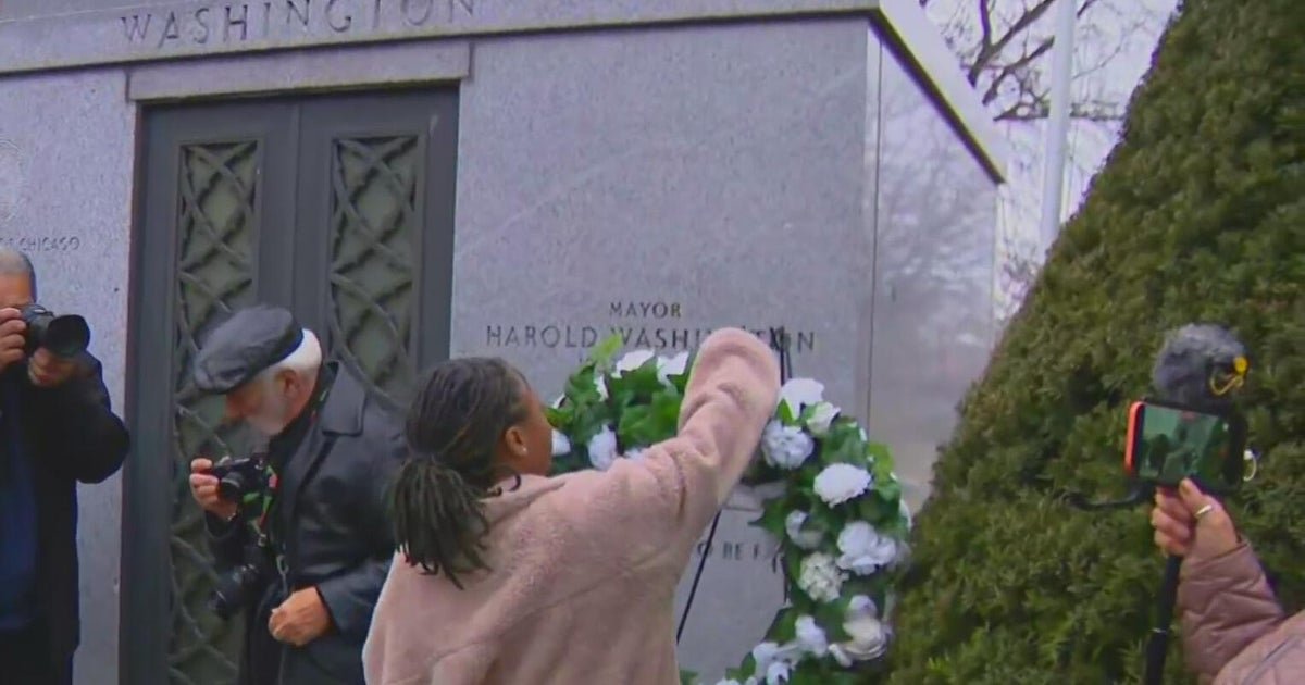 Chicago Commemorates Harold Washington with Annual Wreath-Laying Ceremony