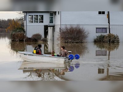 Urgent Evacuations Issued in Seattle Suburbs After Levee Breach Amid Historic Western Washington Flooding