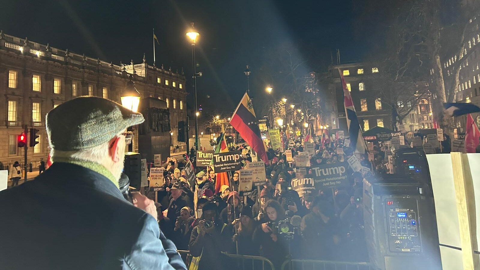 Thousands Demonstrate in UK Against Trump State Visit, Urging Government to Assert National Interests