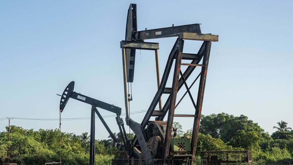 U.S. Considers Seizing Venezuelan-Linked Tanker Being Tracked Near Europe