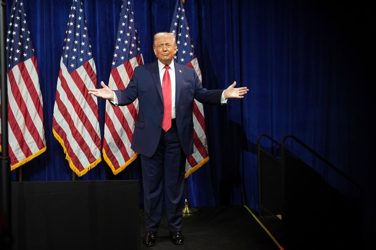 Trump Urges House Republicans to Hold Narrow Majority but Speech Wanders as Challenges Mount