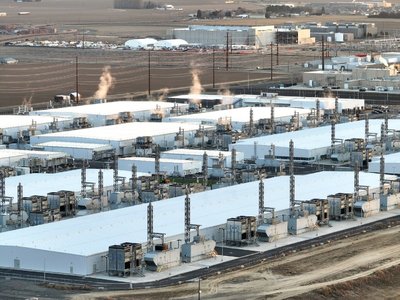 Surging AI Data Centers Strain U.S. Power Grid and Prompt Federal Action