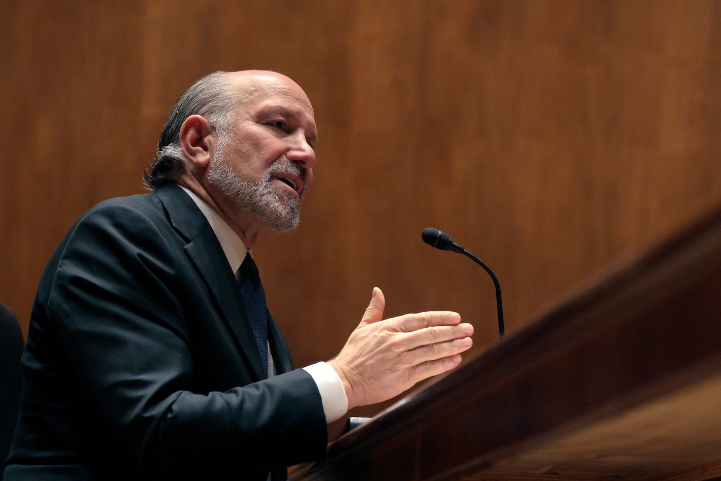 Howard Lutnick Seeks to Clarify Past Contact With Jeffrey Epstein Amid Renewed Scrutiny