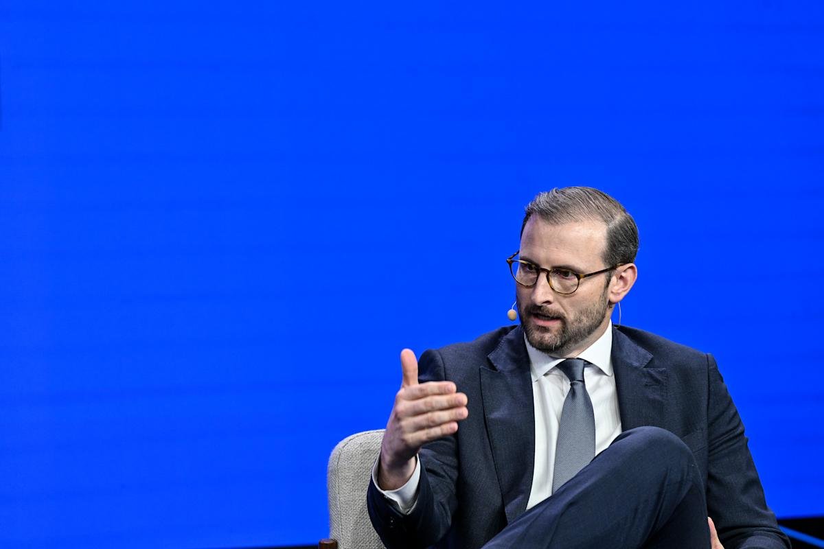 White House Crypto Adviser Urges Swift Action as ‘Clarity Act’ Legislative Window Narrows