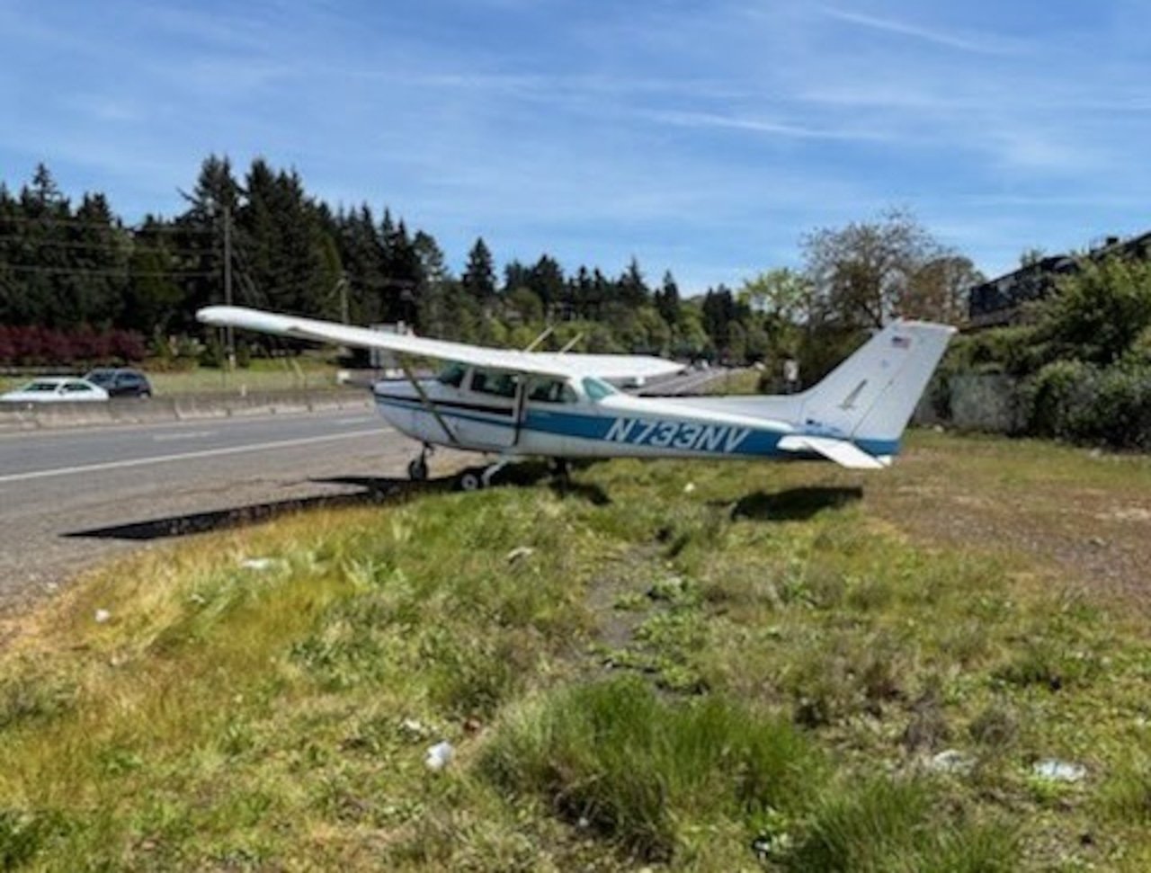 Small Aircraft Executes Emergency Landing on Washington State Highway