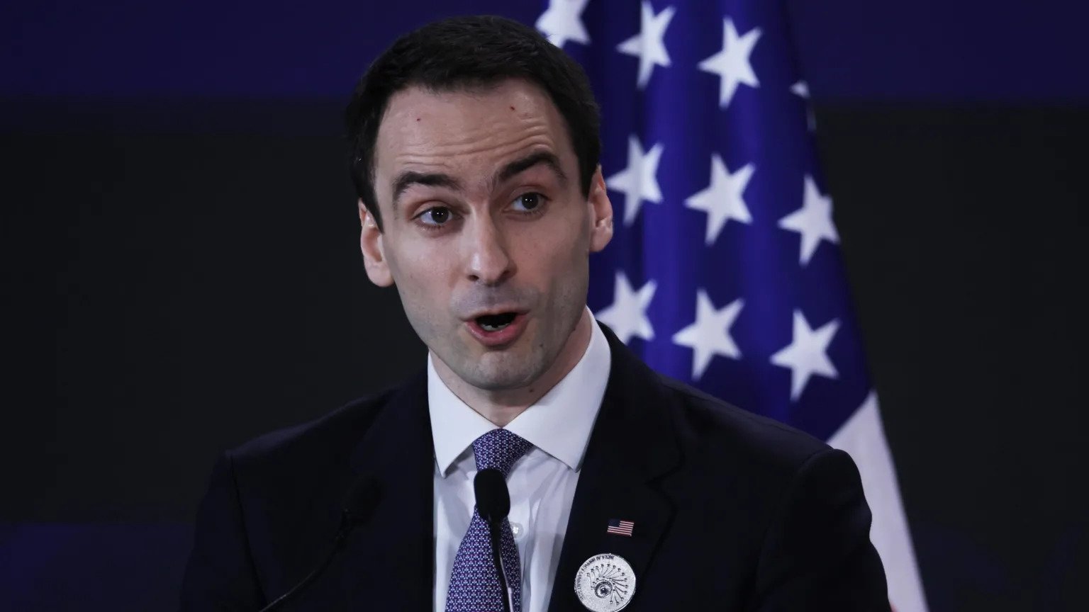 White House Accuses Chinese Firms of Large-Scale AI Model Theft in Internal Memo