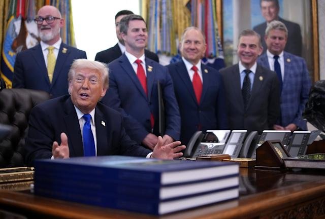 Trump Signs Executive Orders on Federal Contracts and Retirement Access in White House Ceremony