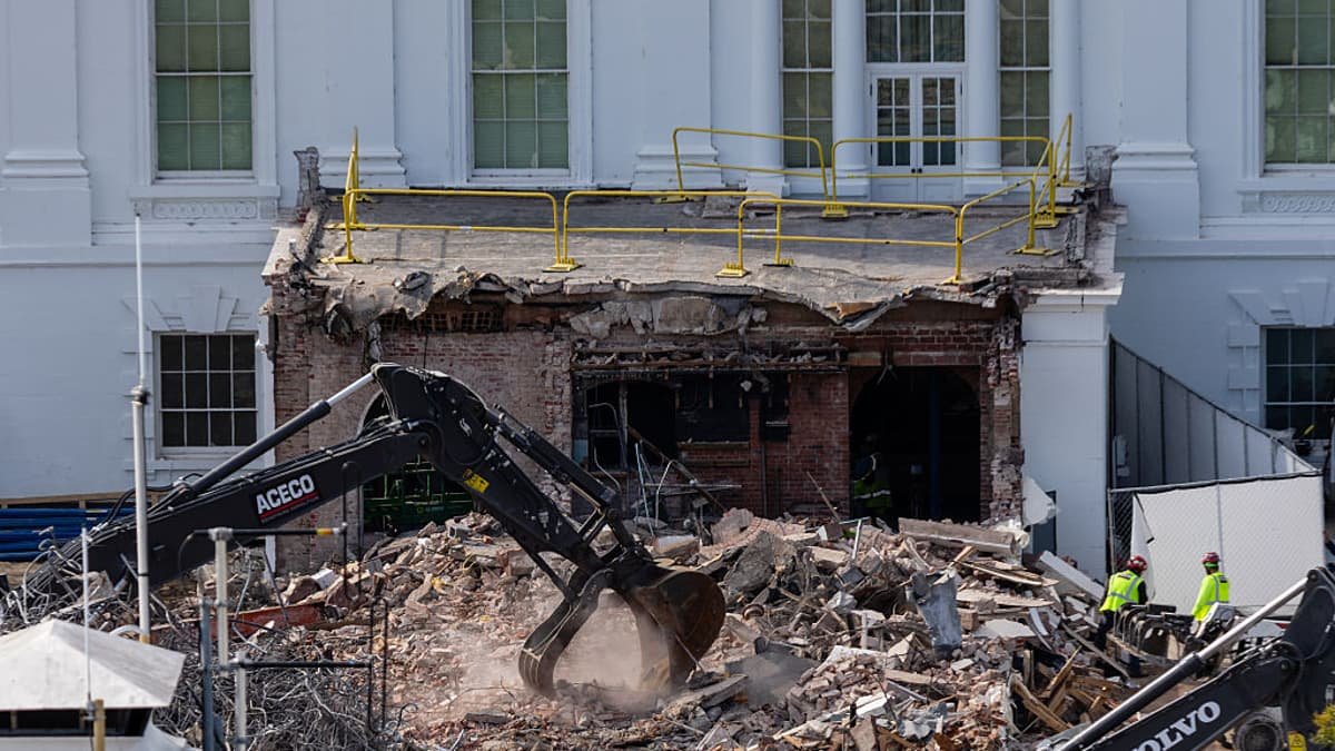 White House Ballroom Expansion Sparks Scrutiny Over Scale, Cost, and Process