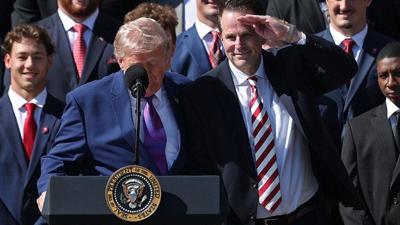 Trump Hosts Indiana Hoosiers at White House as Mendoza Calls In but Skips Visit
