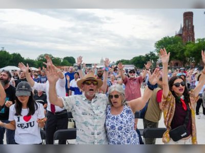 Mass Prayer Rally Draws Thousands to Washington National Mall Amid Heated Church-State Debate