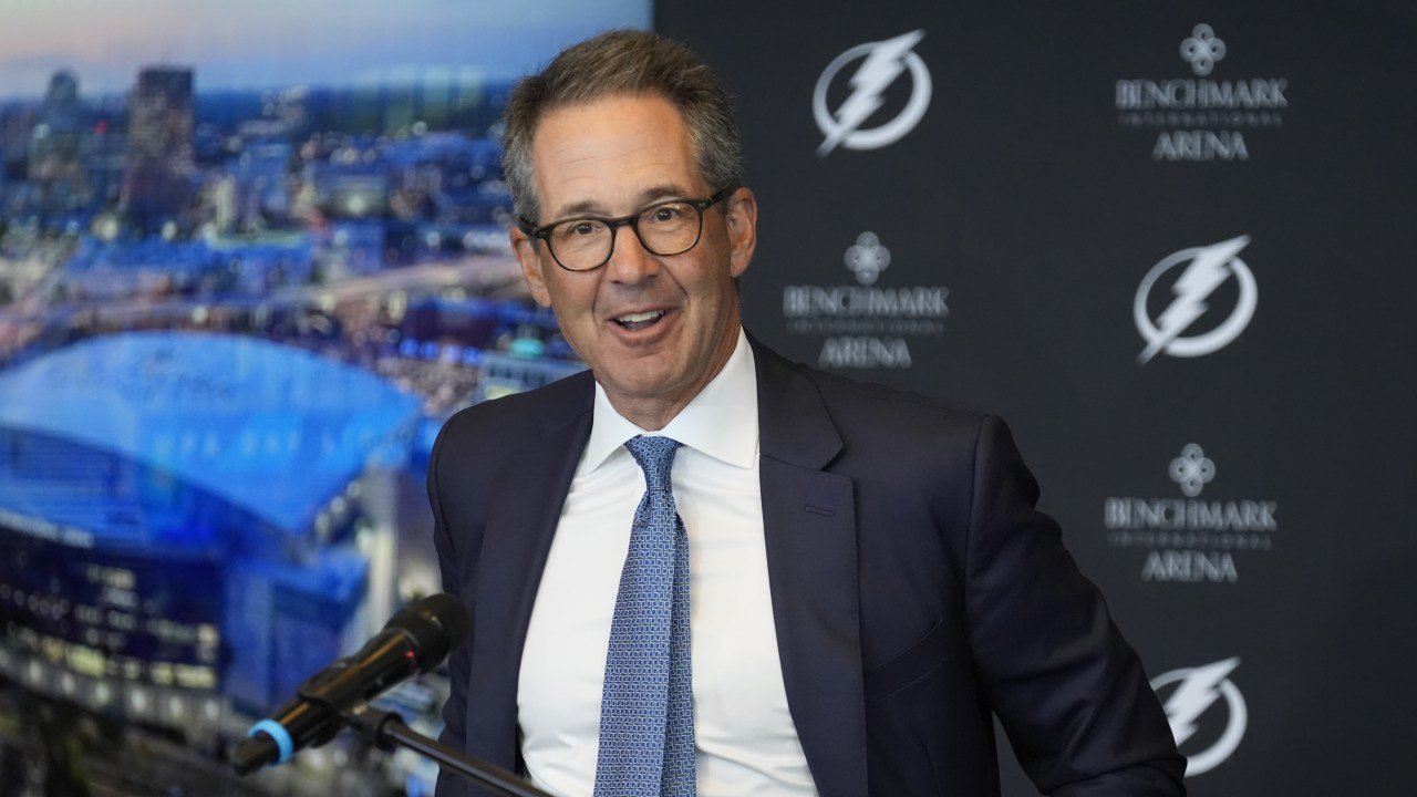 Blue Owl Co-Founder Sells Stake in Washington Commanders Amid Private Equity Exit Trend in Sports Ownership