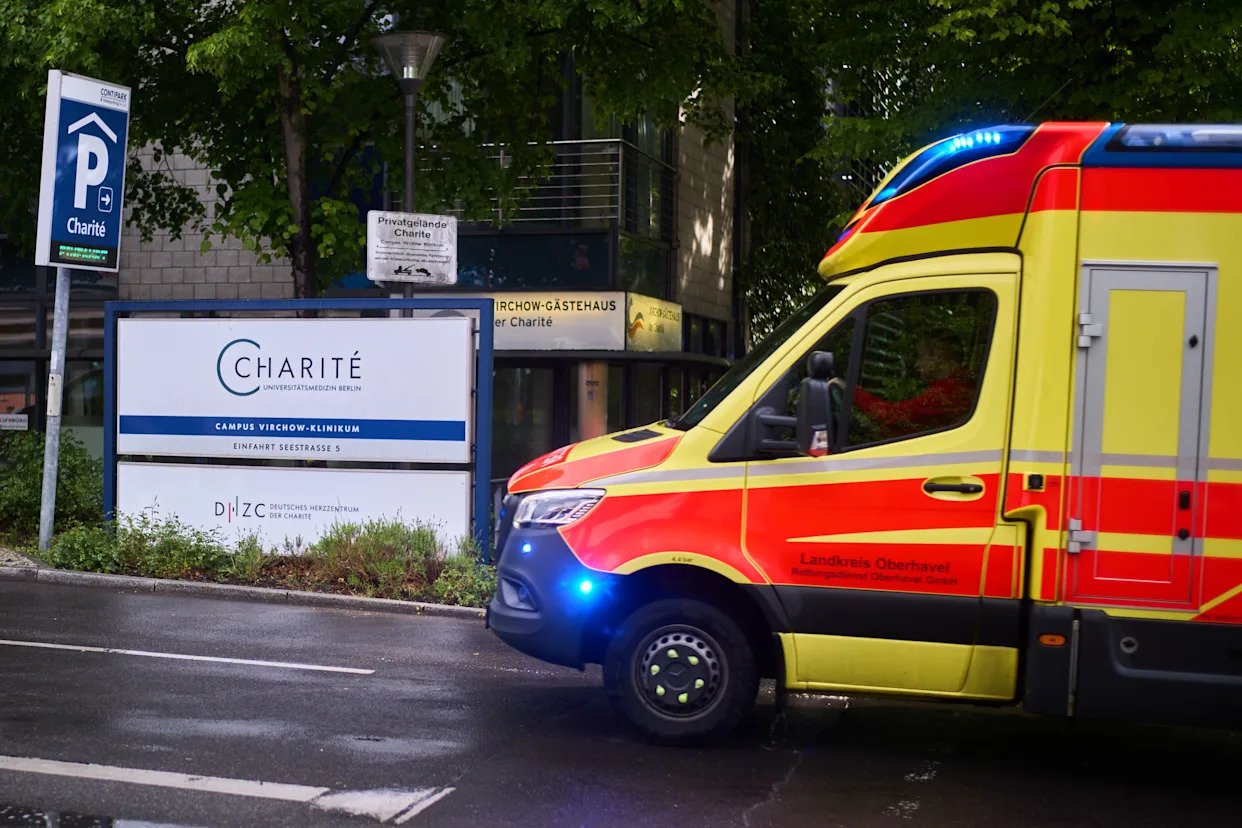 White House struggle over Ebola patient return highlights biosecurity and political tension