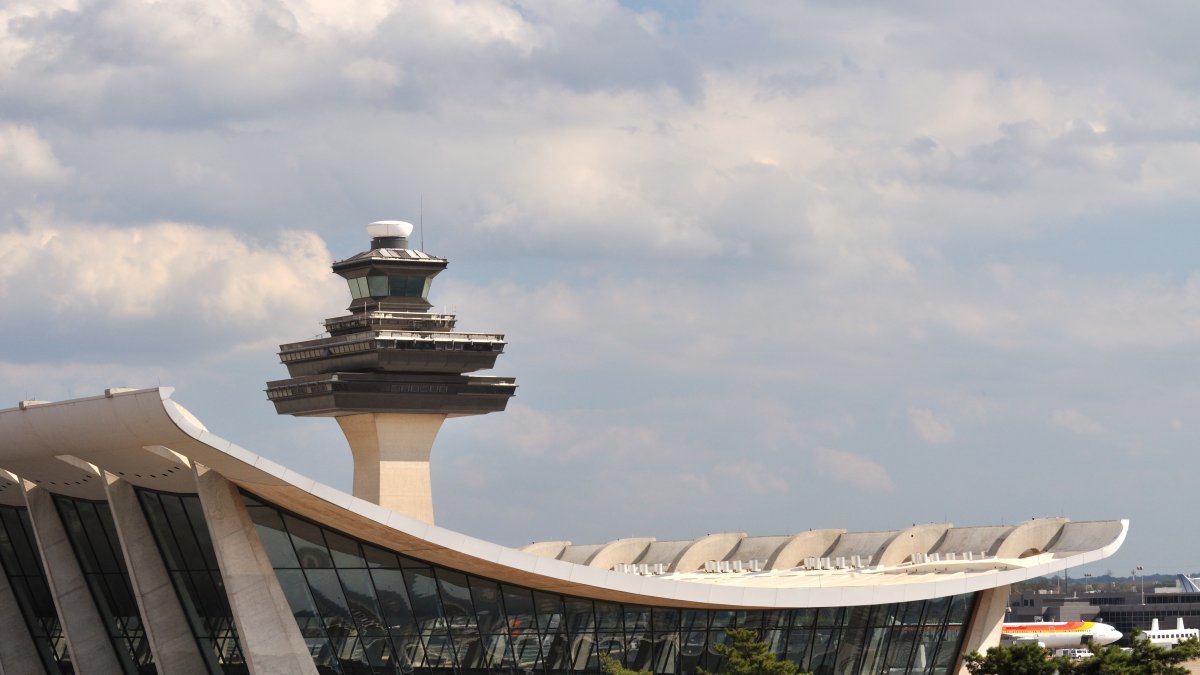 International Flight Diverts to Dulles After Midair Passenger Incident Triggers Security Response