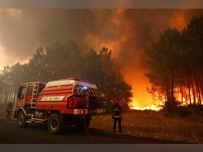 France Evacuates Atlantic Coast Resorts as Wildfire Risk Rises Again